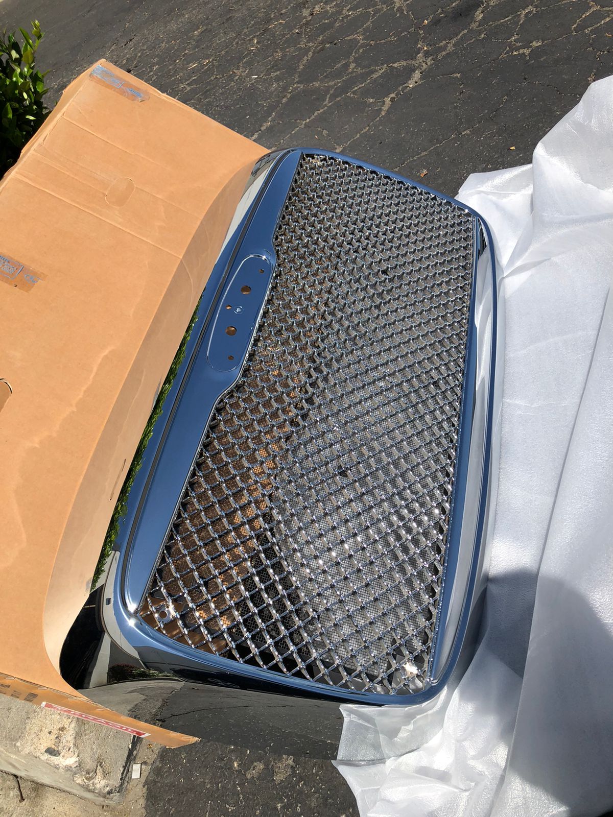 Freightliner Columbia Mesh Grill