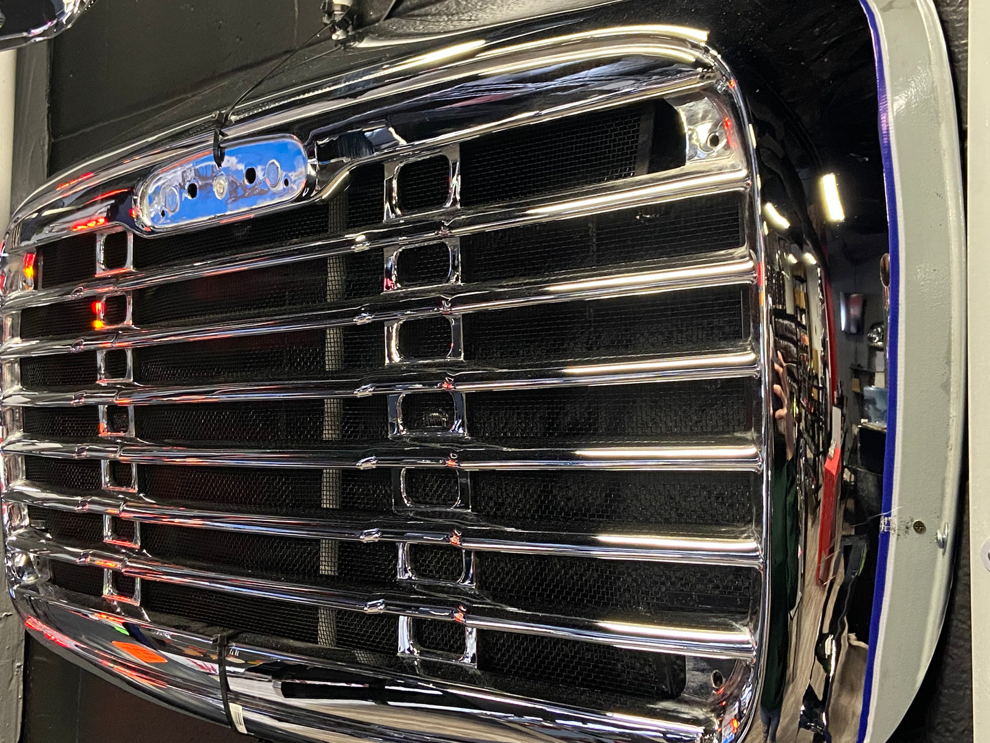 Freightliner Columbia Grill With Bug Screen