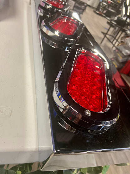 Light Bar With Red Oval Lights